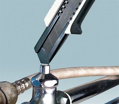 Нож, CUTTER KNIFE DFC560NW1/18 мм, с автофиксацией. - фото 4578